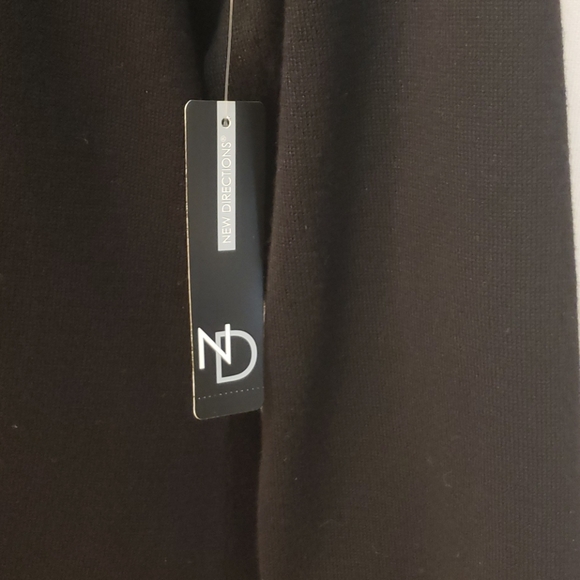 Pullover Top - Picture 3 of 3